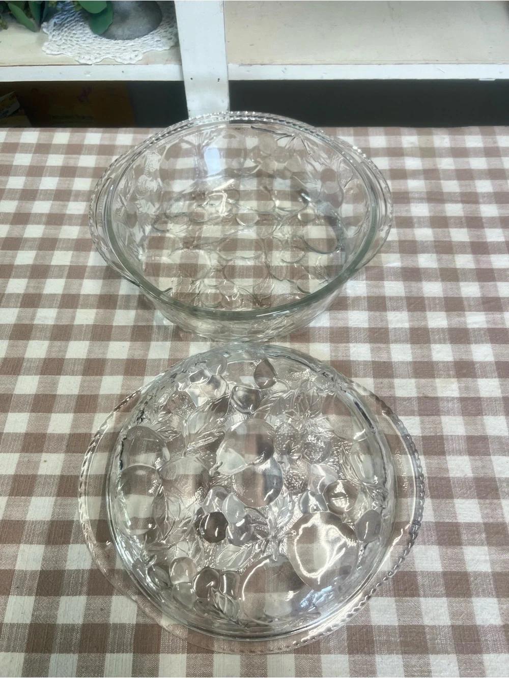 Libbey orchard lidded casserole dish clear glass embossed fruit pie plate lid